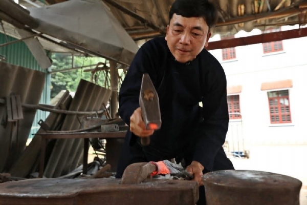 PHUC SEN VILLAGE, CAO BANG â€“ WHERE FIRE, STEEL AND TRADITION COME TOGETHER