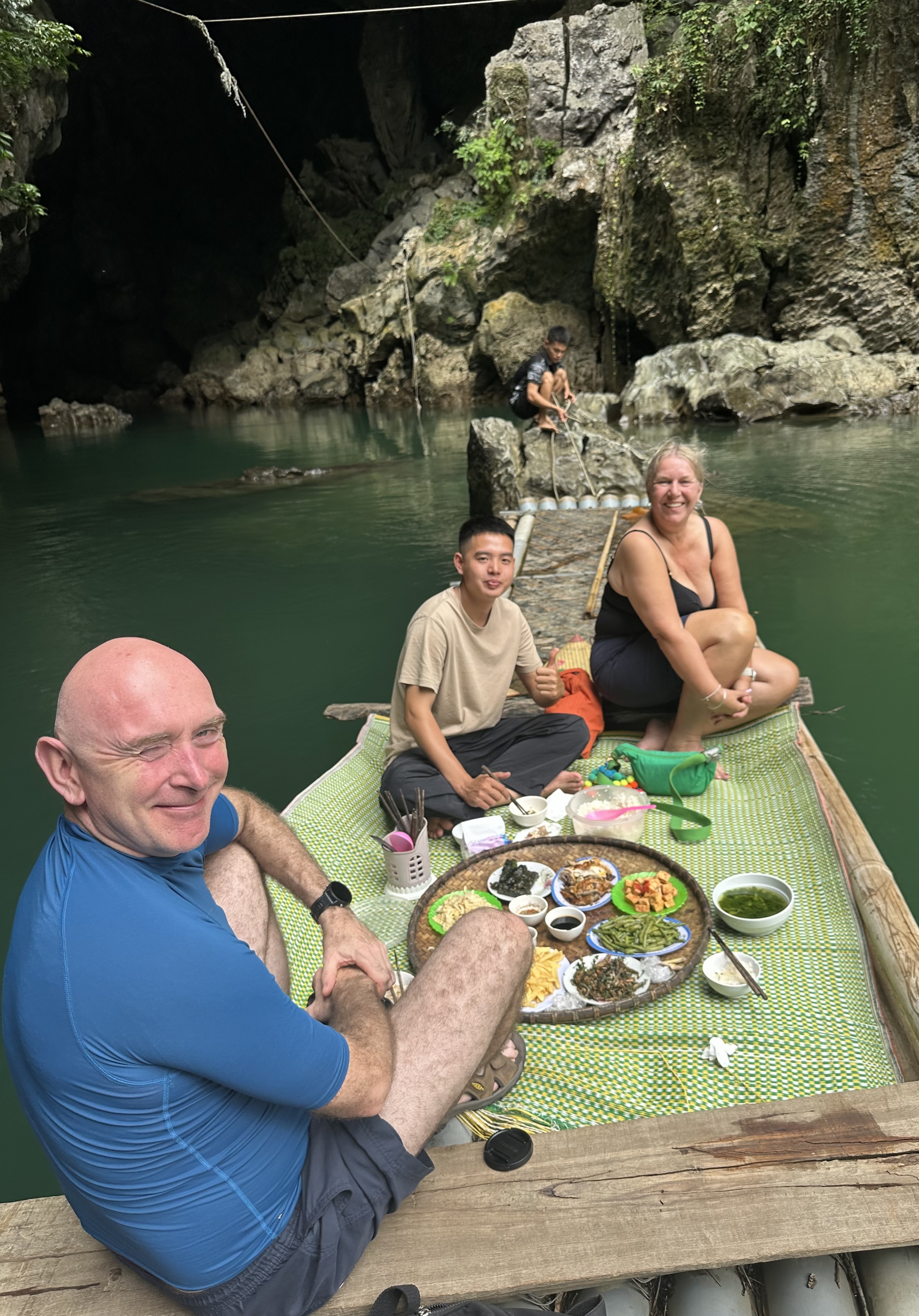 A Meal on a Bamboo Raft – A Unique Experience in Ha Giang