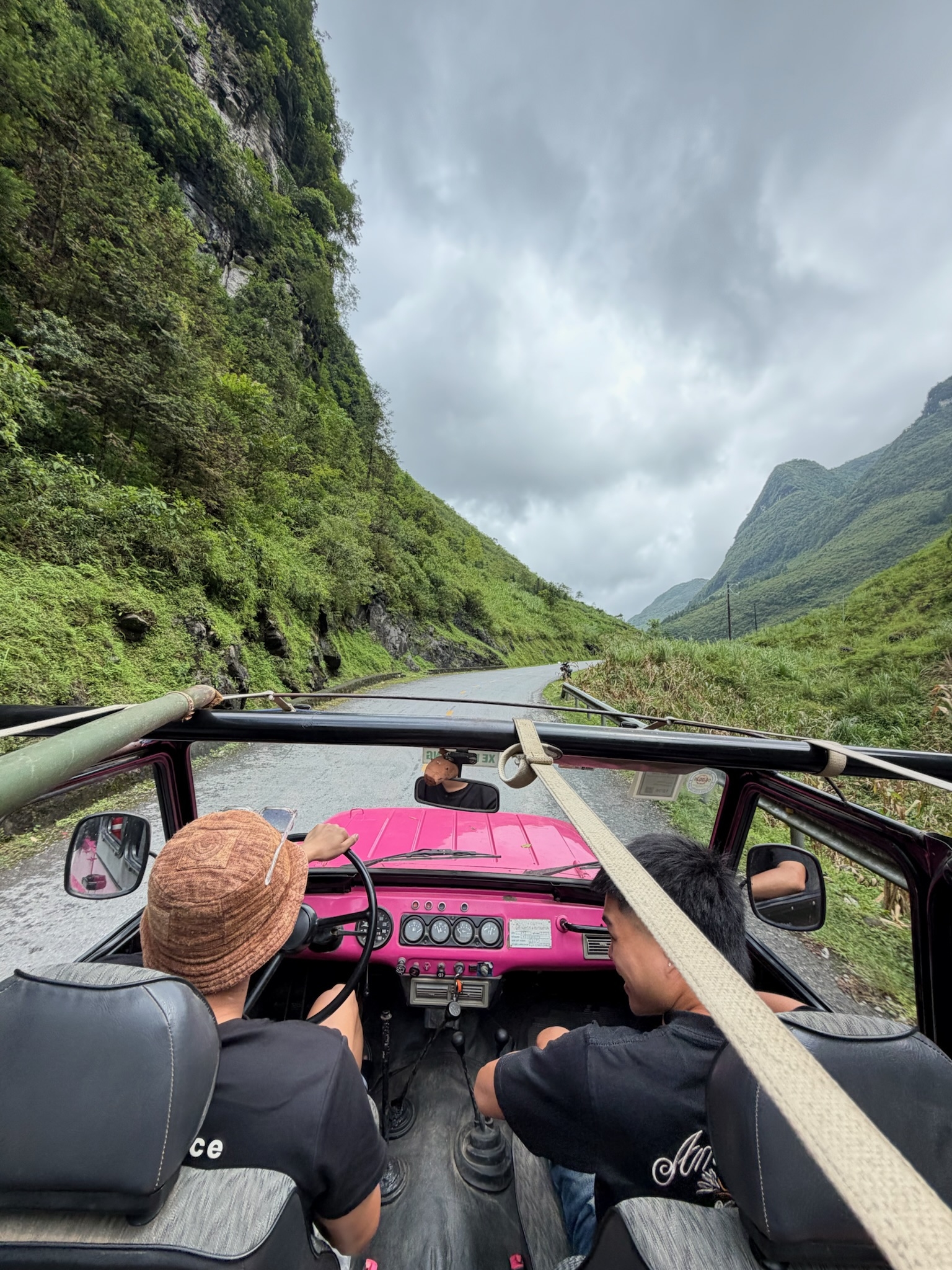 Ha Giang Open-Top Jeep Tour – Feel the Freedom