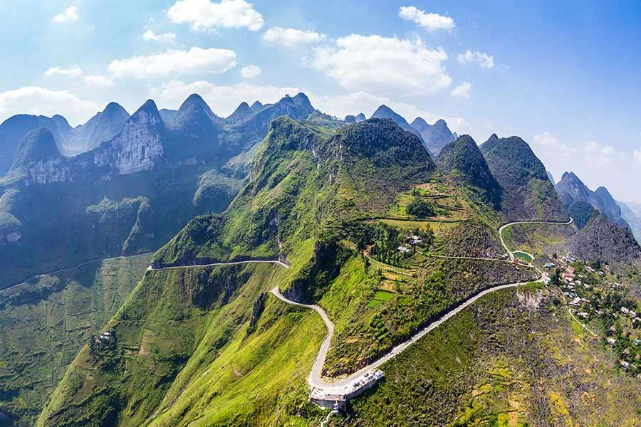 Ma Pi Leng Pass on a Ha Giang motorbike tour with cliff-edge views over Nho Que River